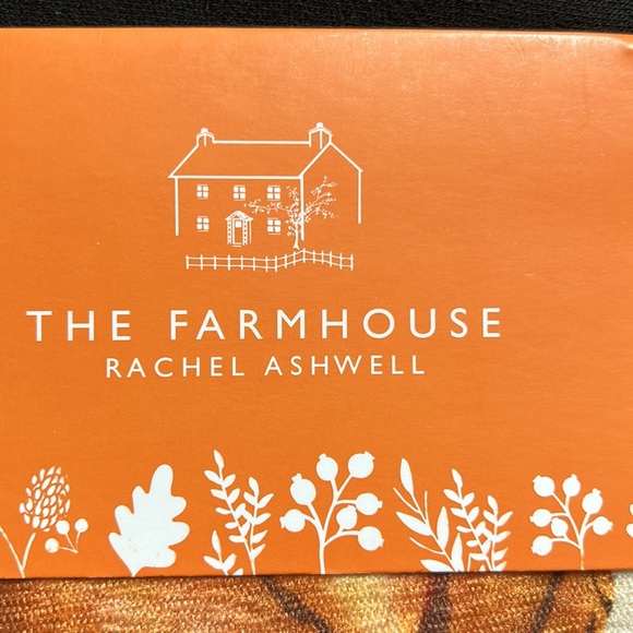 Table Runner - Picture 3 of 3